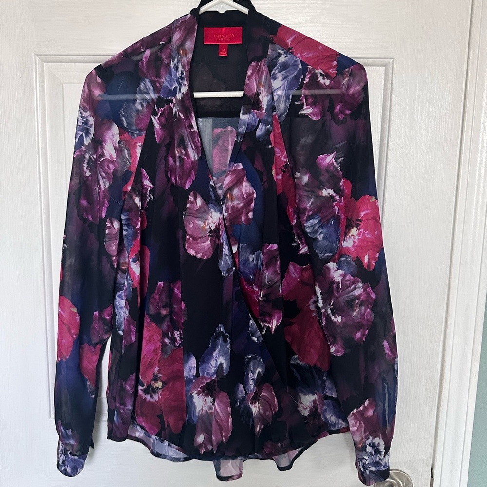 Flirty flowered women's top